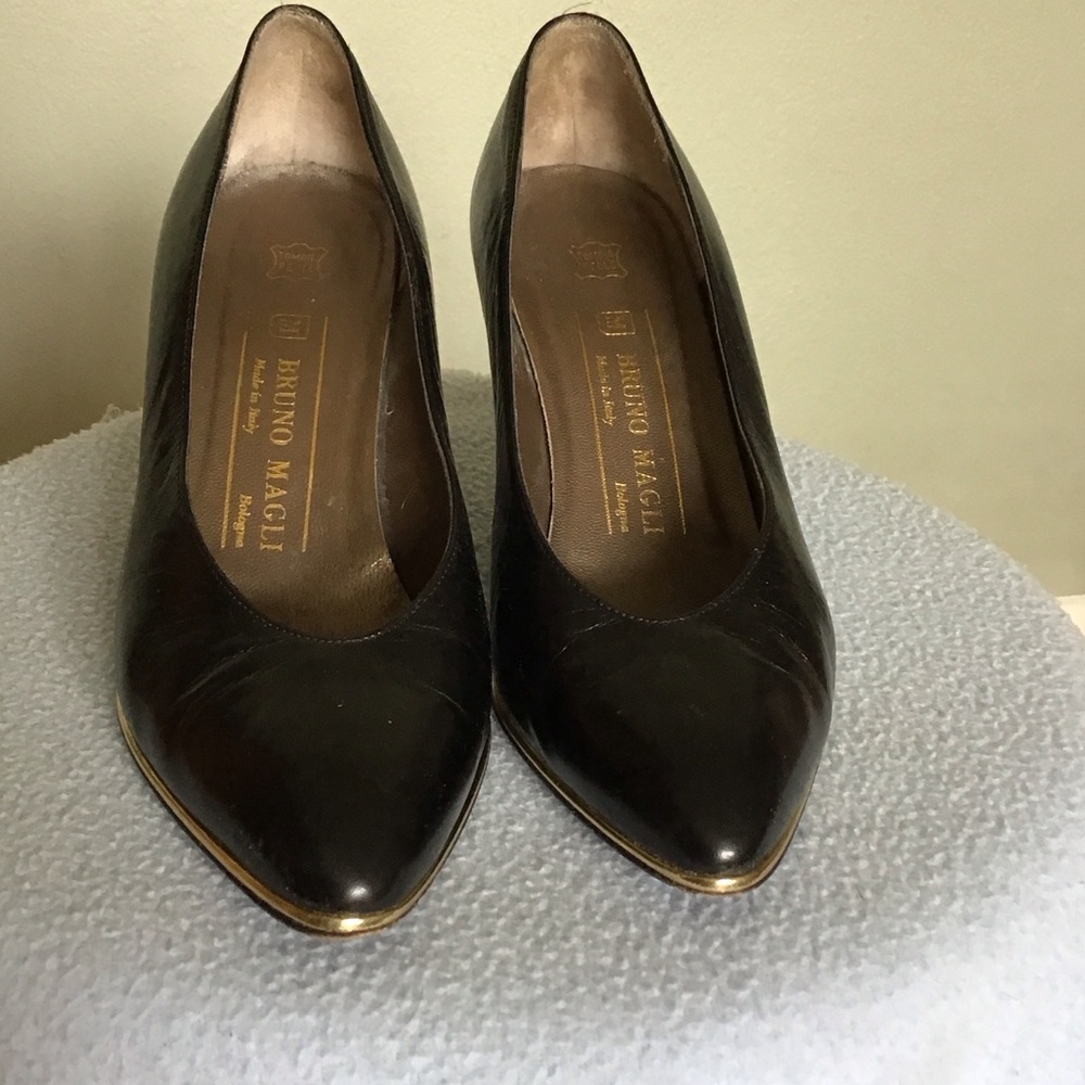 Bruno Magli Designer Black Leather Pumps Size 6.5
